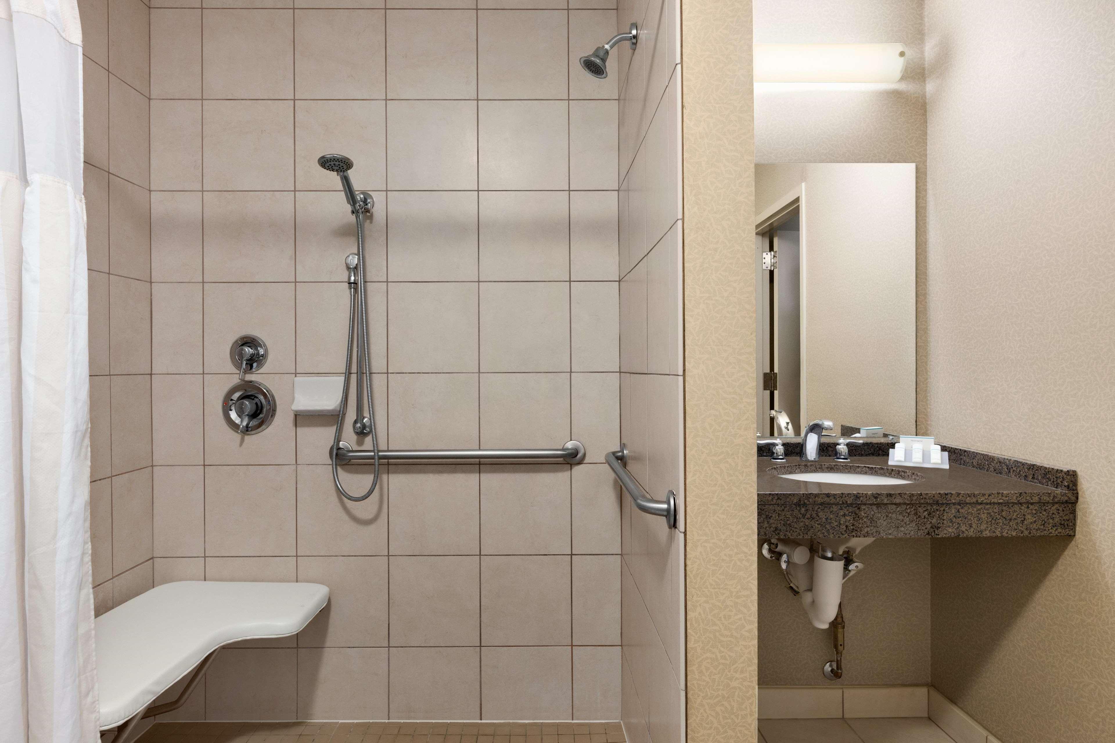 Hilton Garden Inn Dulles North Ашбърн Екстериор снимка