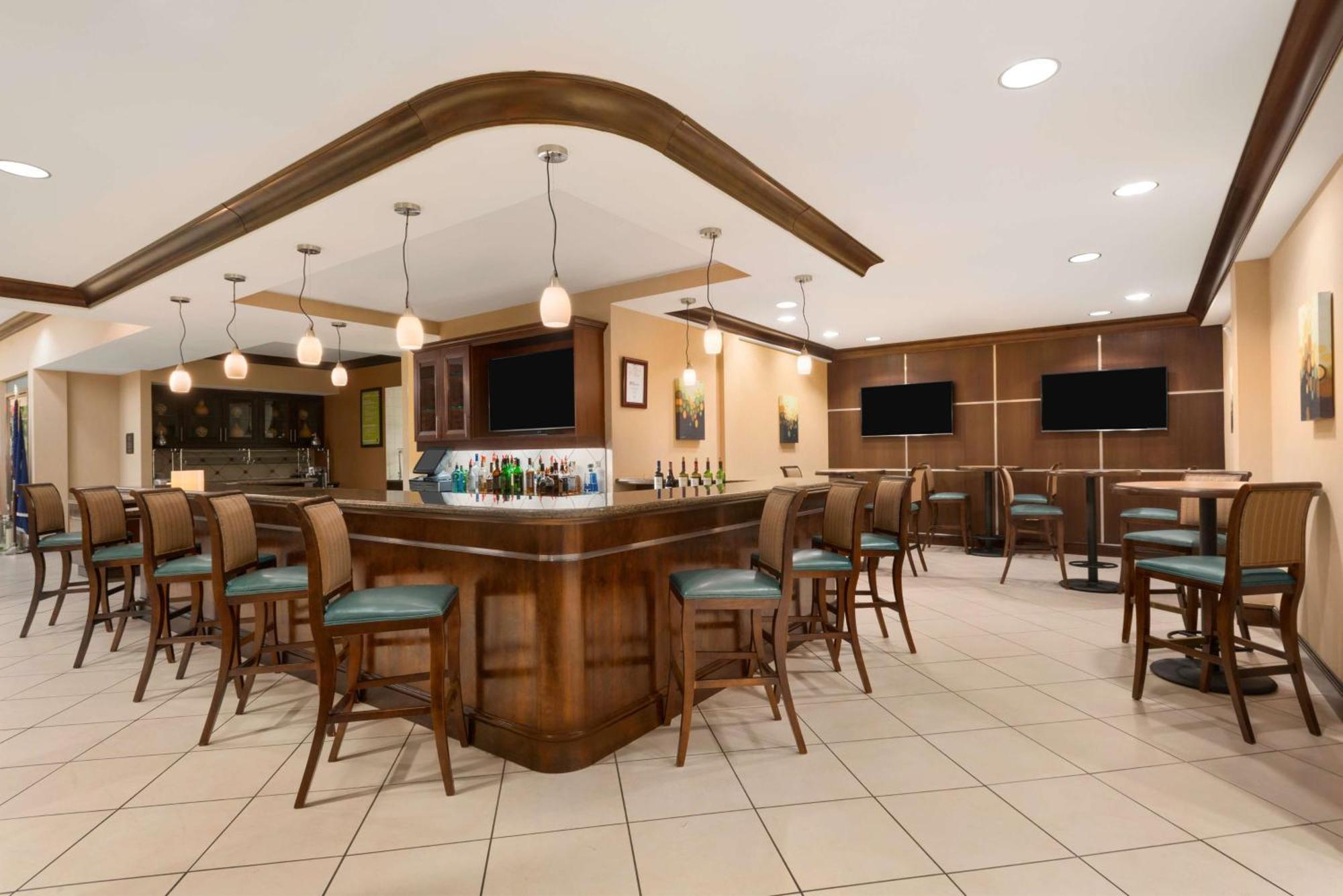 Hilton Garden Inn Dulles North Ашбърн Екстериор снимка