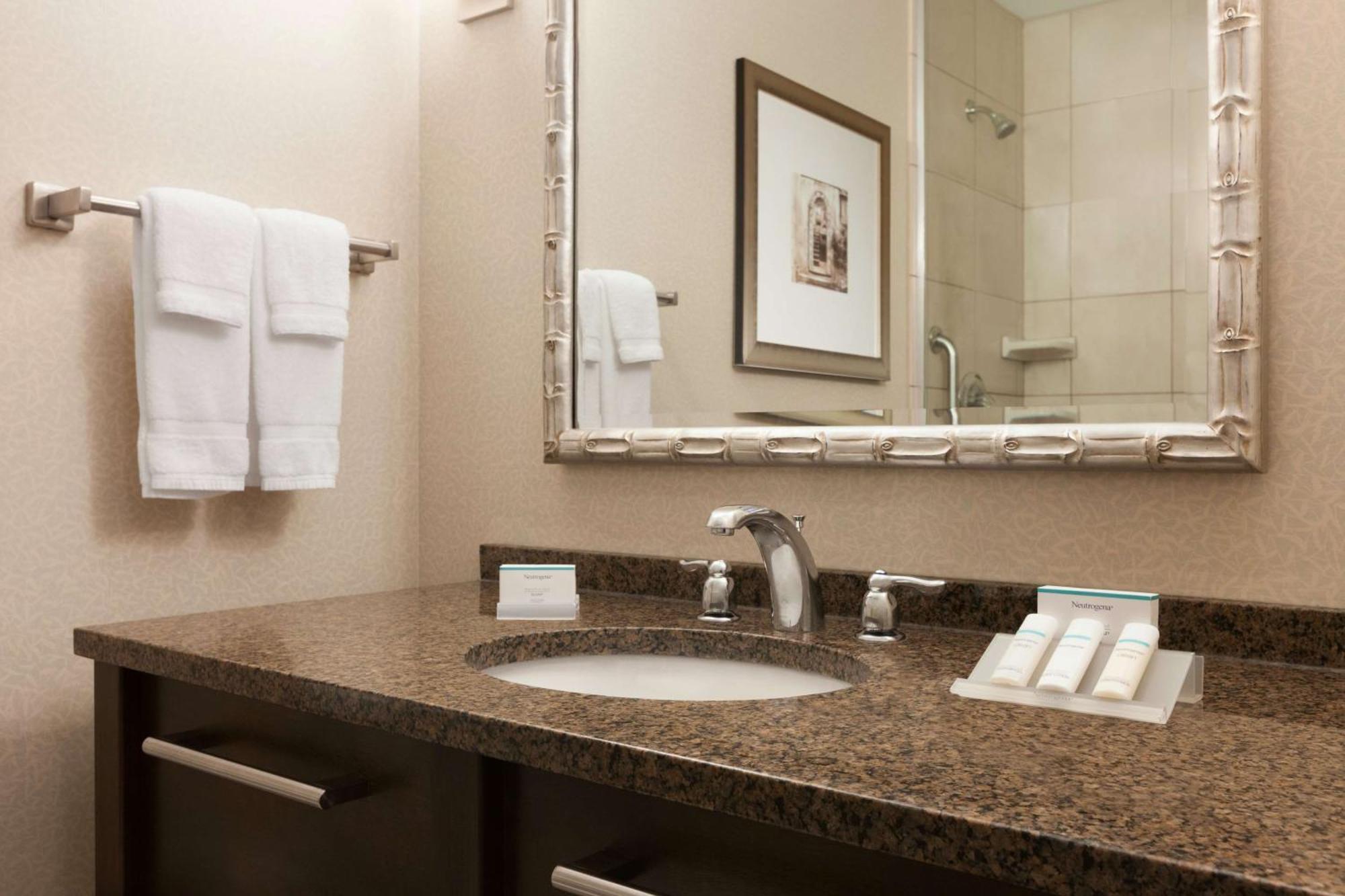 Hilton Garden Inn Dulles North Ашбърн Екстериор снимка
