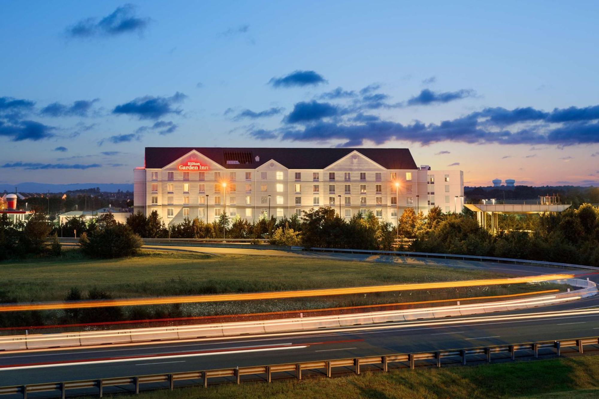 Hilton Garden Inn Dulles North Ашбърн Екстериор снимка