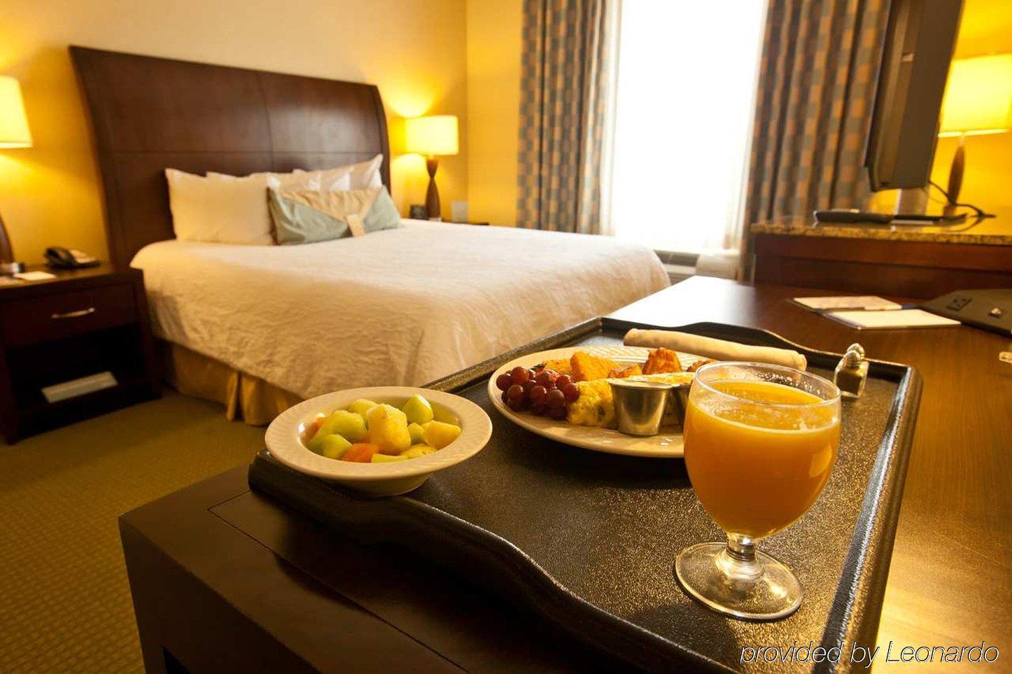 Hilton Garden Inn Dulles North Ашбърн Стая снимка