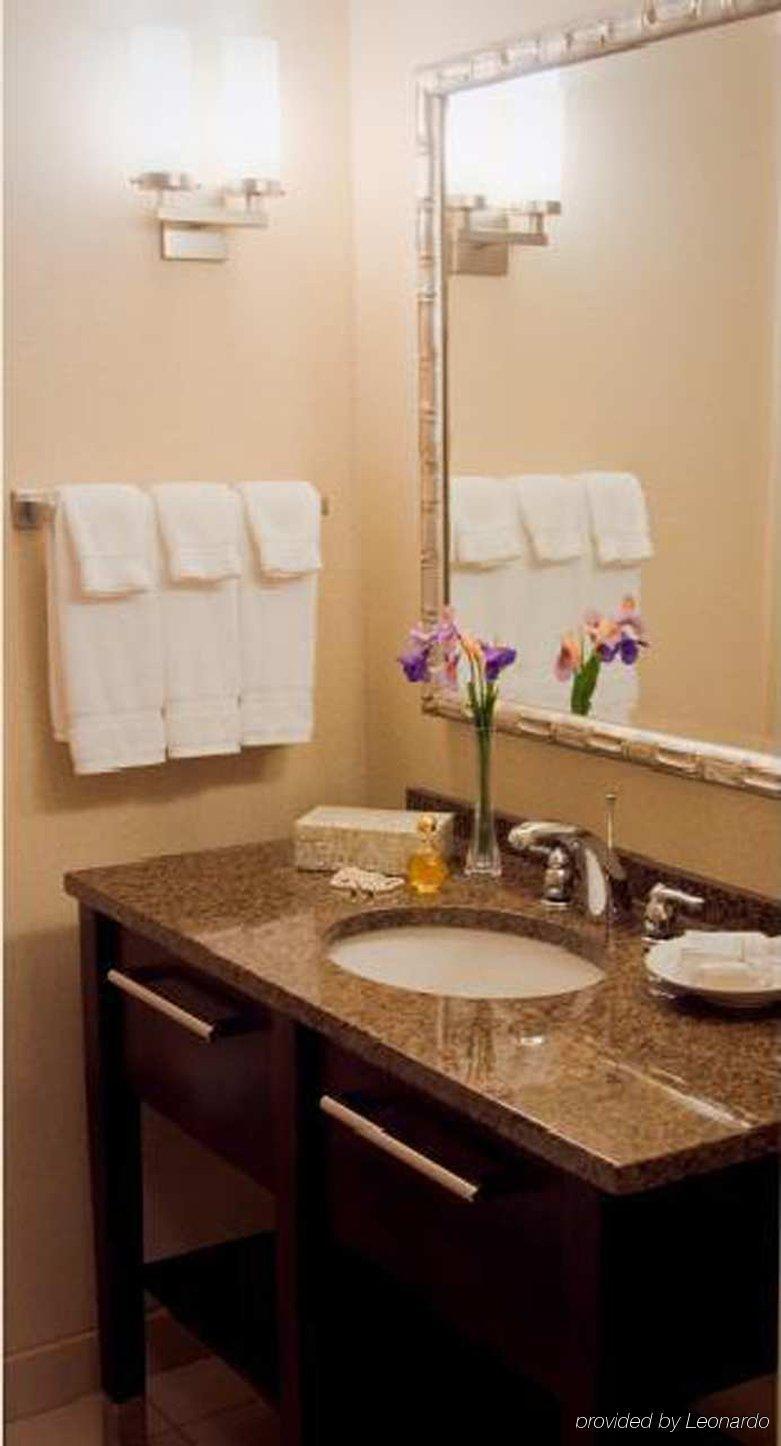 Hilton Garden Inn Dulles North Ашбърн Стая снимка