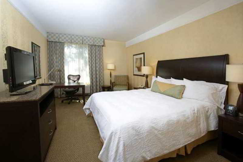 Hilton Garden Inn Dulles North Ашбърн Стая снимка